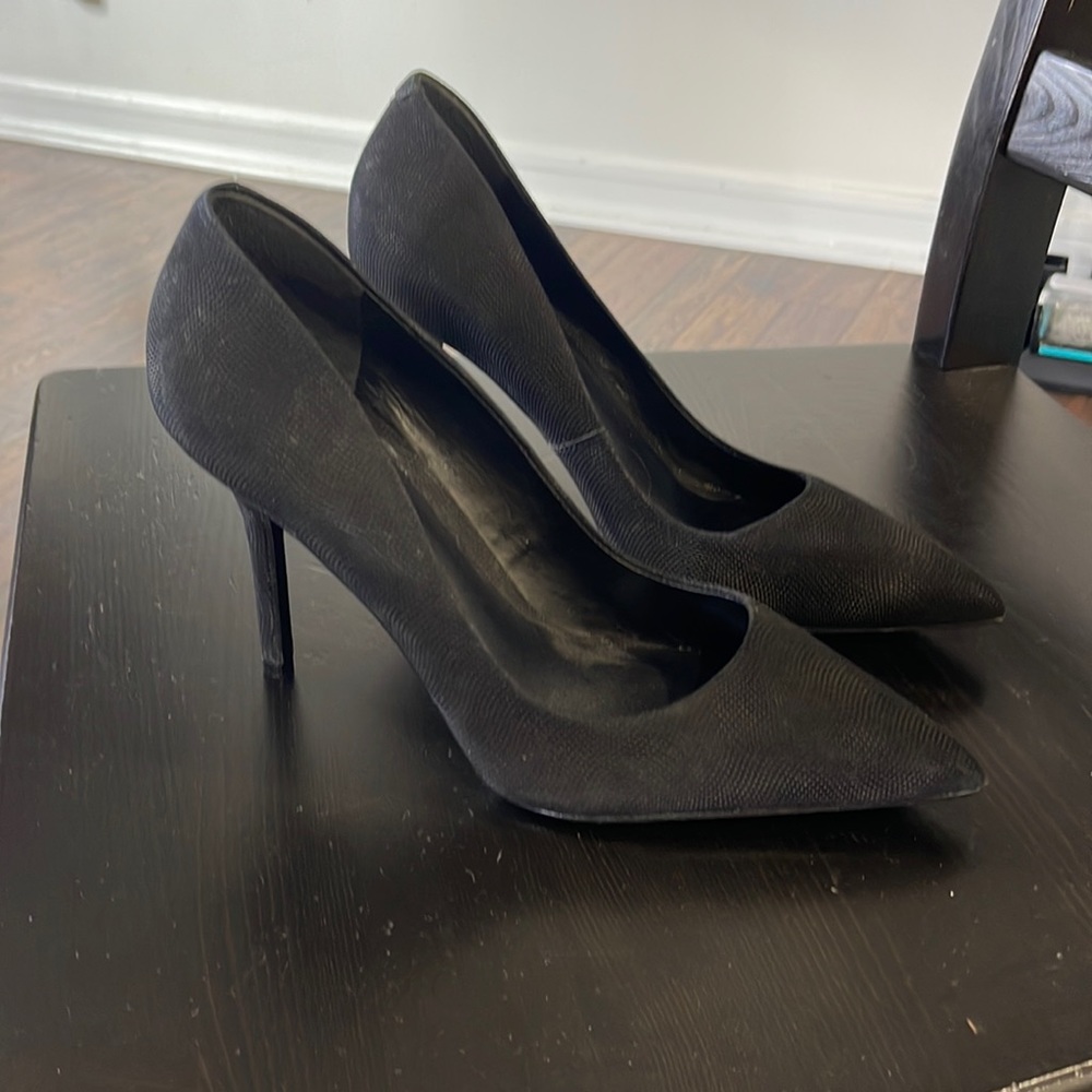 Black point toe Aldo pumps
